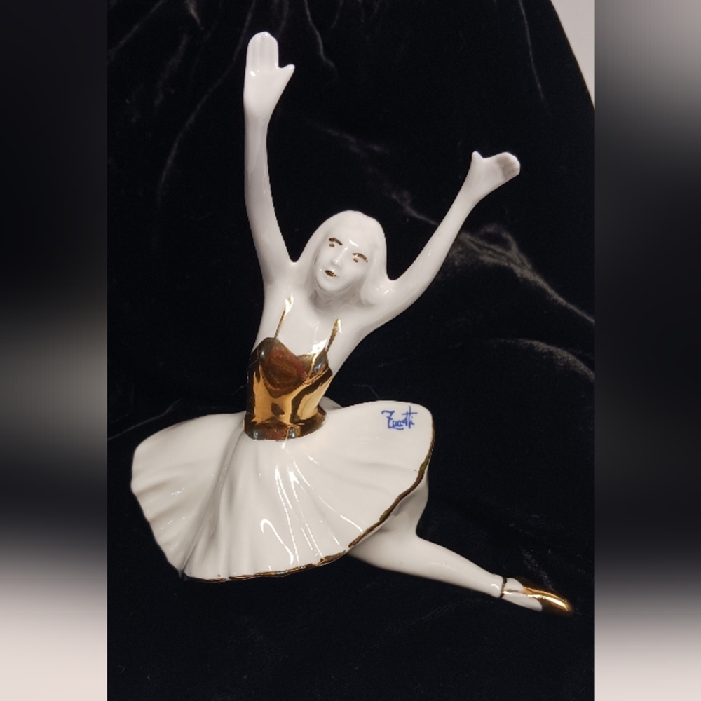 Vintage Zucotti by Capodimonte Ballerina Figurine Made in Italy